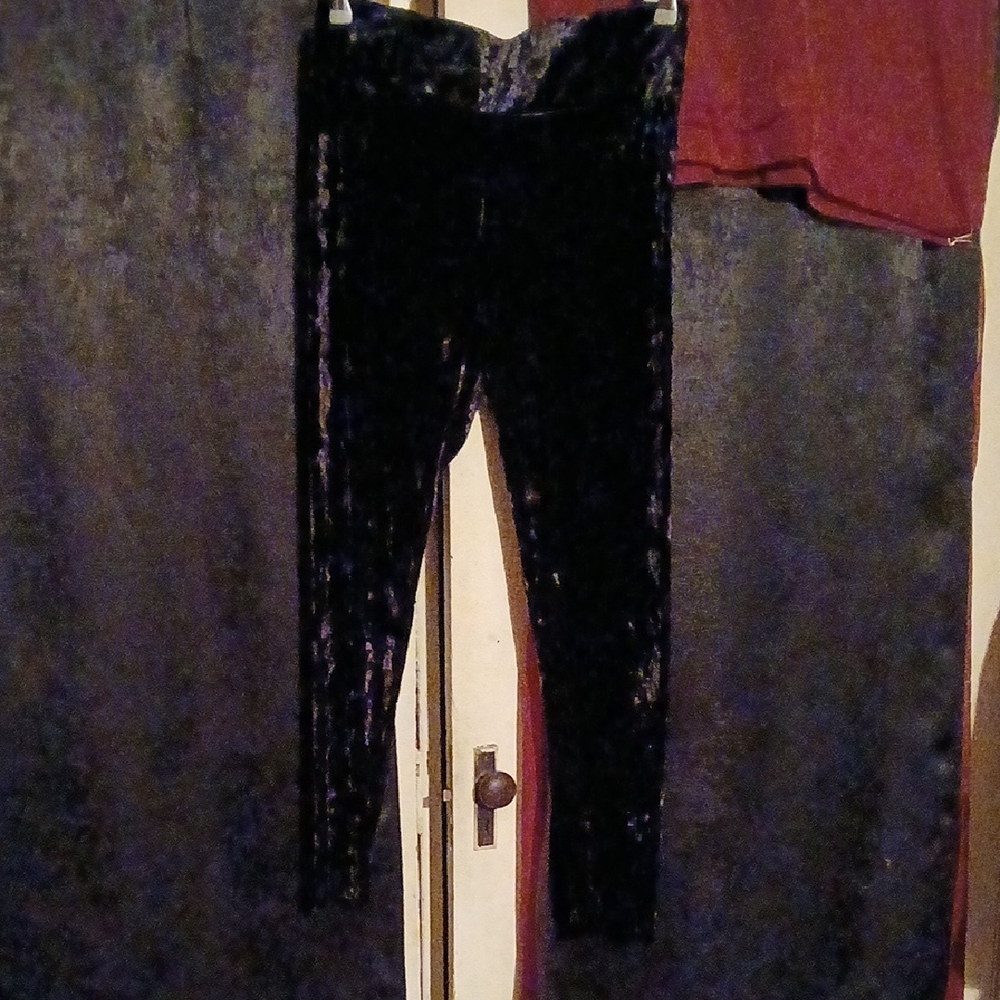 Lou & Grey Black Velvet Leggings